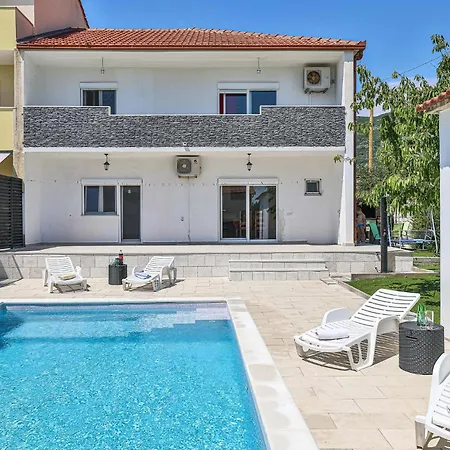 2 Bedroom Amazing In Kastel Stari Kastela