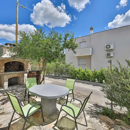 2 Bedroom Amazing In Kastel Stari * Kastela