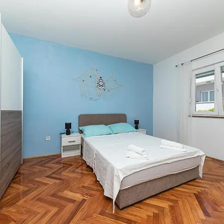 Holiday home 2 Bedroom Amazing In Kastel Stari *