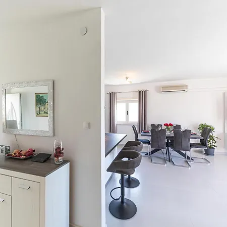 Holiday home 2 Bedroom Amazing In Kastel Stari *